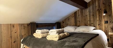 4 bedrooms, travel cot, free WiFi, bed sheets