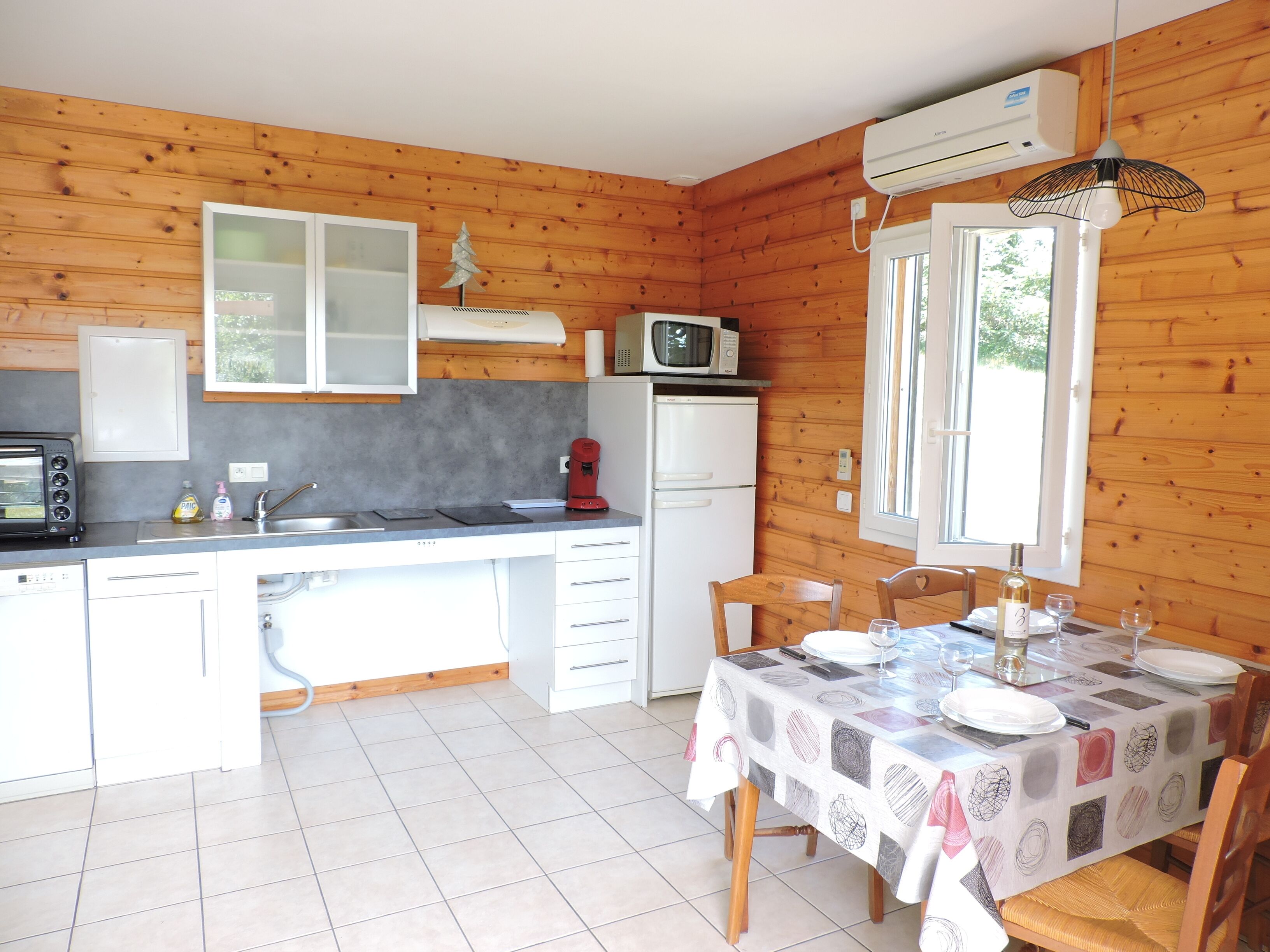 Chalet Mélèze: Private Jacuzzi Spa - Swimming pool in summer - Les Chalets de Barruérot