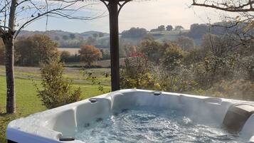 Bain à remous extérieur