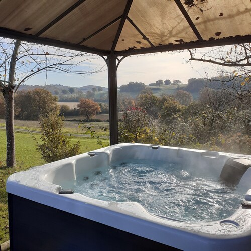 Private Jacuzzi Spa - Private swimming pool (summer) - Air conditioning - Chalet Mélèze Gers
