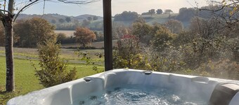 Private Jacuzzi Spa - Private swimming pool (summer) - Air conditioning - Chalet Mélèze Gers