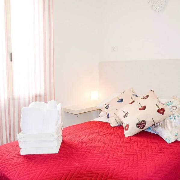 3 bedrooms - casa vacanza nel centro di brindisi 2 minuti stazione  treni 5 minuti aereoporto (Brindisi)