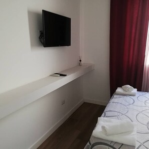 3 bedrooms - casa vacanza nel centro di brindisi 2 minuti stazione  treni 5 minuti aereoporto (Brindisi)