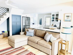 TV connectée, cheminée, lecteur de DVD, services de streaming