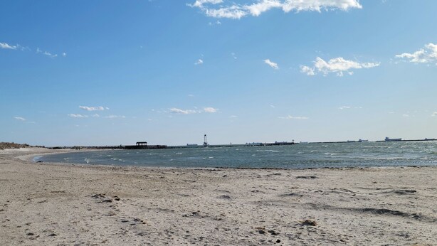 In Strandnähe, Liegestühle, Strandtücher