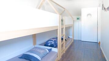 4 bedrooms, free WiFi, bed sheets