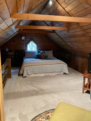 2 bedrooms, in-room safe, iron/ironing board, free WiFi