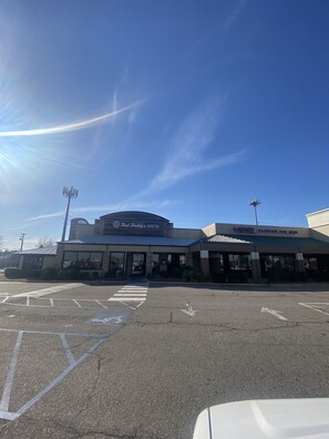 Exterior - Lovely 2 bedroom 2 Bath located DOWNTOWN FAYETTEVILLE (Fayetteville)