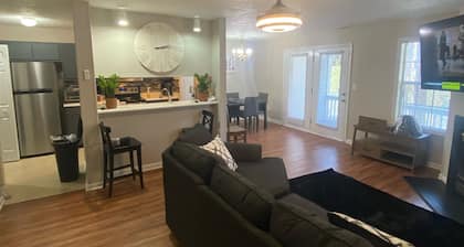 Lovely 2 bedroom 2 Bath located DOWNTOWN FAYETTEVILLE