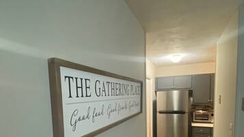 冰箱、微波炉、烤箱、炉灶