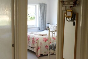 2 bedrooms, iron/ironing board, travel cot, free WiFi