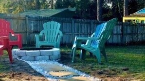 A garden pathway with stepping stones and chairs. - Emerald Coast Stay! (Navarre)