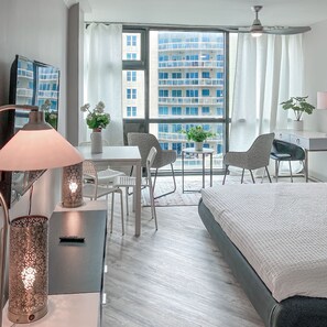 1 Schlafzimmer, Zimmersafe, Schreibtisch, kostenloses WLAN