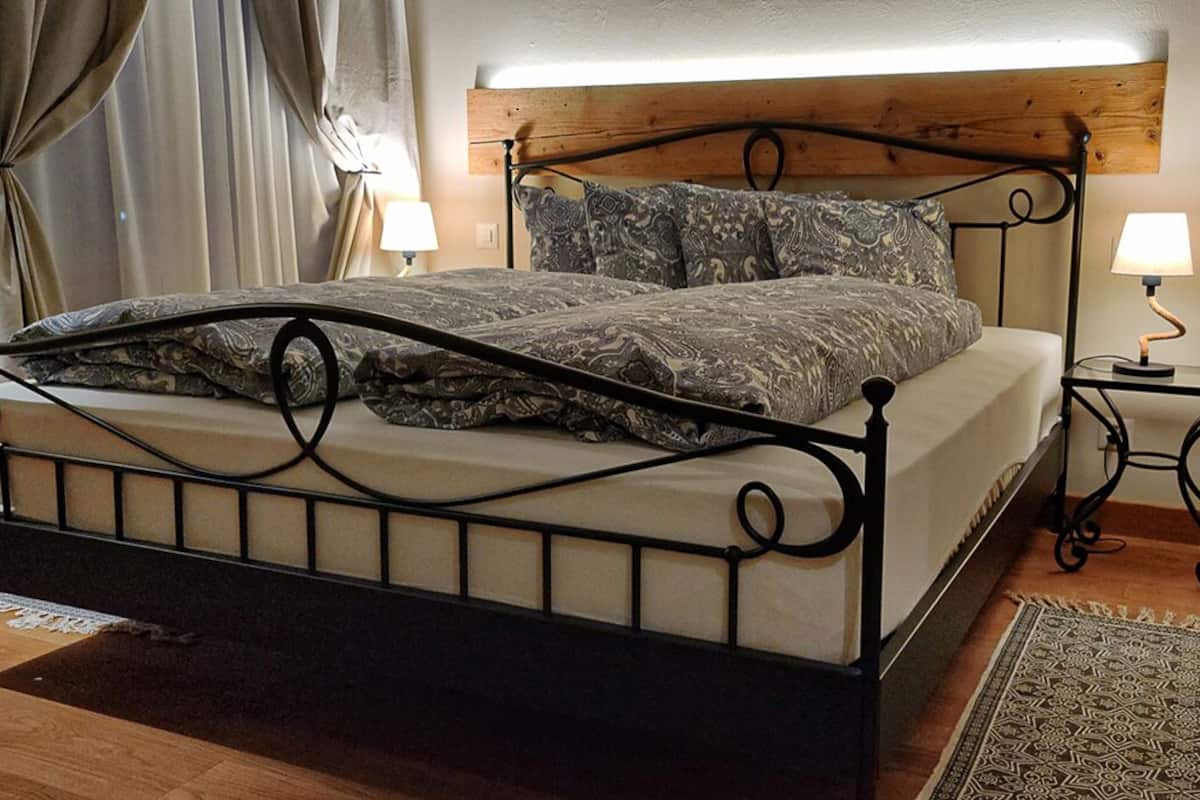 Habitación doble Deluxe | 2 habitaciones, wifi gratis y ropa de cama