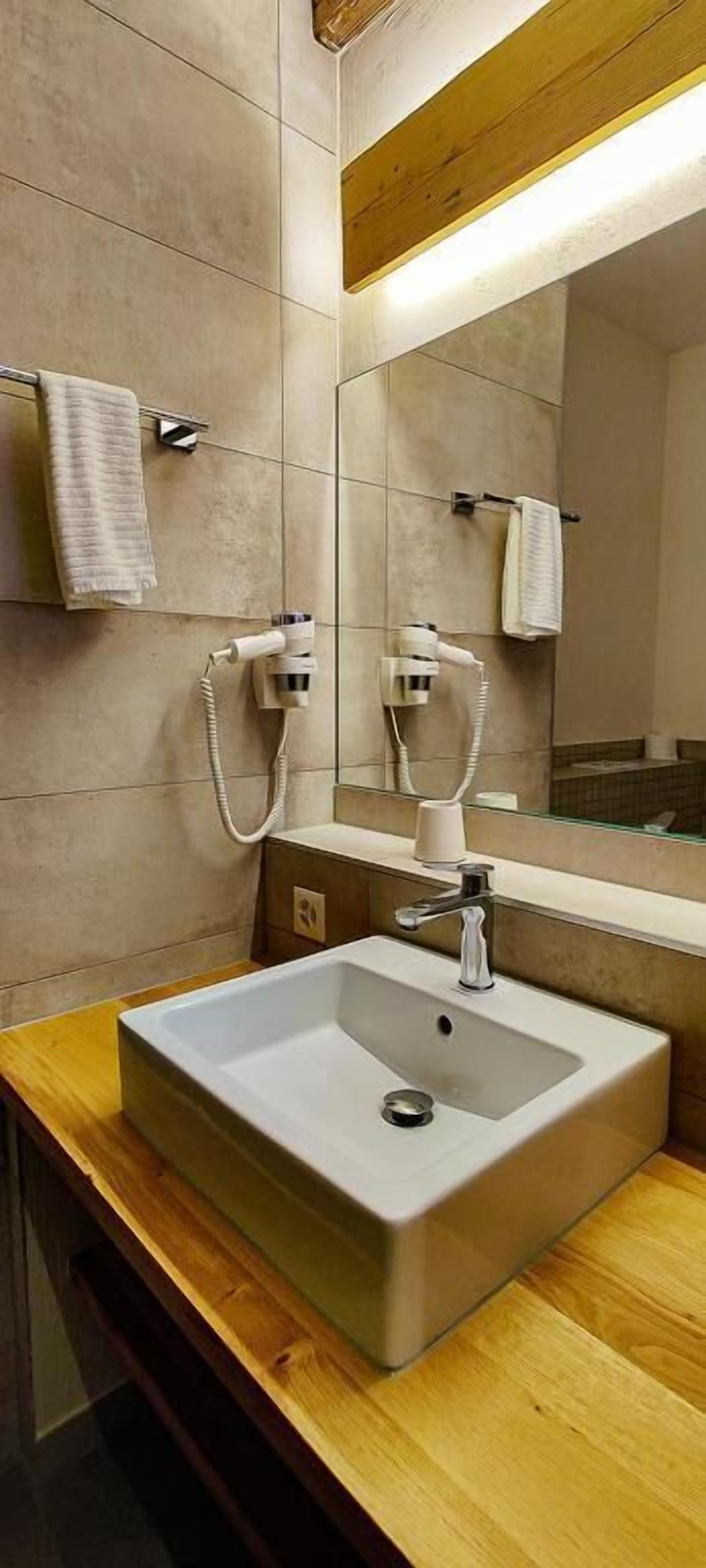 Articles de toilette gratuits, sèche-cheveux