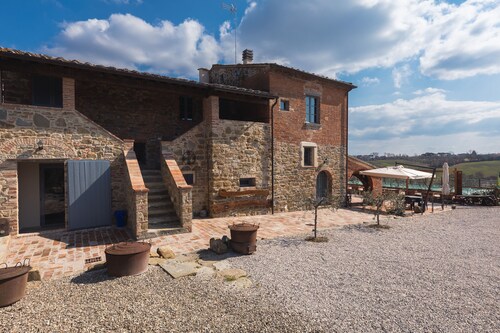 Villa with swimming pool for more than 20 people