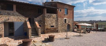 Villa with swimming pool for more than 20 people