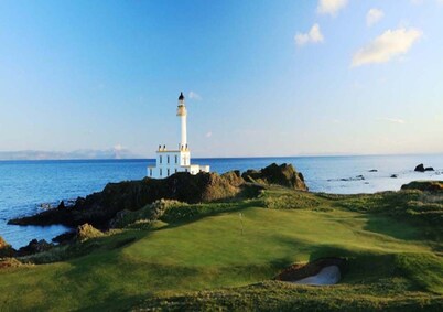 Traditional apartment close to beach & golf, stunning views & free parking.