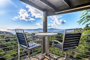 Outdoor dining - Alexandra Cottage in Cruz Bay (Cruz Bay)
