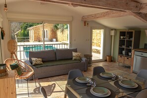 Dining - Gite with panoramic view in the heart of nature (Goudargues)