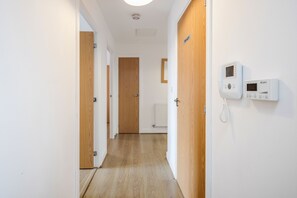Apartment | 2 Schlafzimmer, Bügeleisen/Bügelbrett, kostenloses WLAN, Bettwäsche