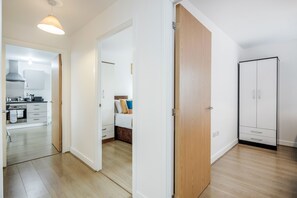 Apartment | 2 Schlafzimmer, Bügeleisen/Bügelbrett, kostenloses WLAN, Bettwäsche