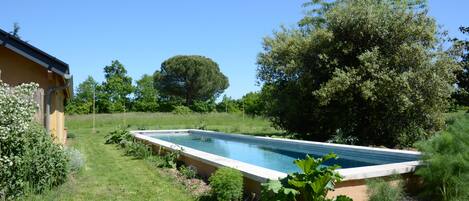 Alberca al aire libre y alberca climatizada