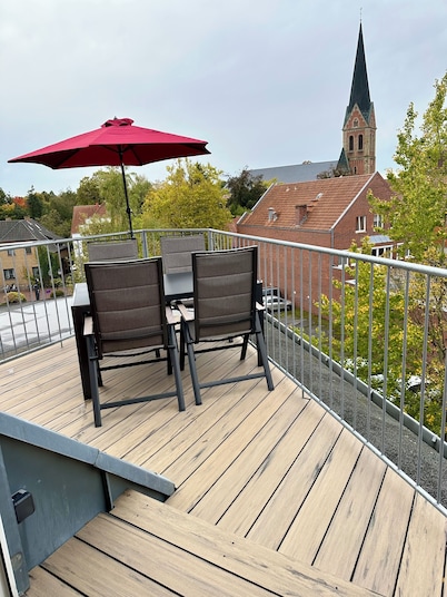 140 sqm penthouse apartment for up to 6 people with roof terrace in the city center