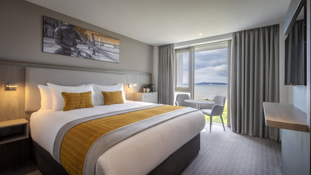 Executive King Room with Seaview | Beach/ocean view - Maldron Hotel Merrion Road (Dublin)