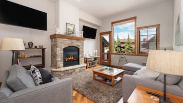Smart-TV, Kamin, Stereoanlage
