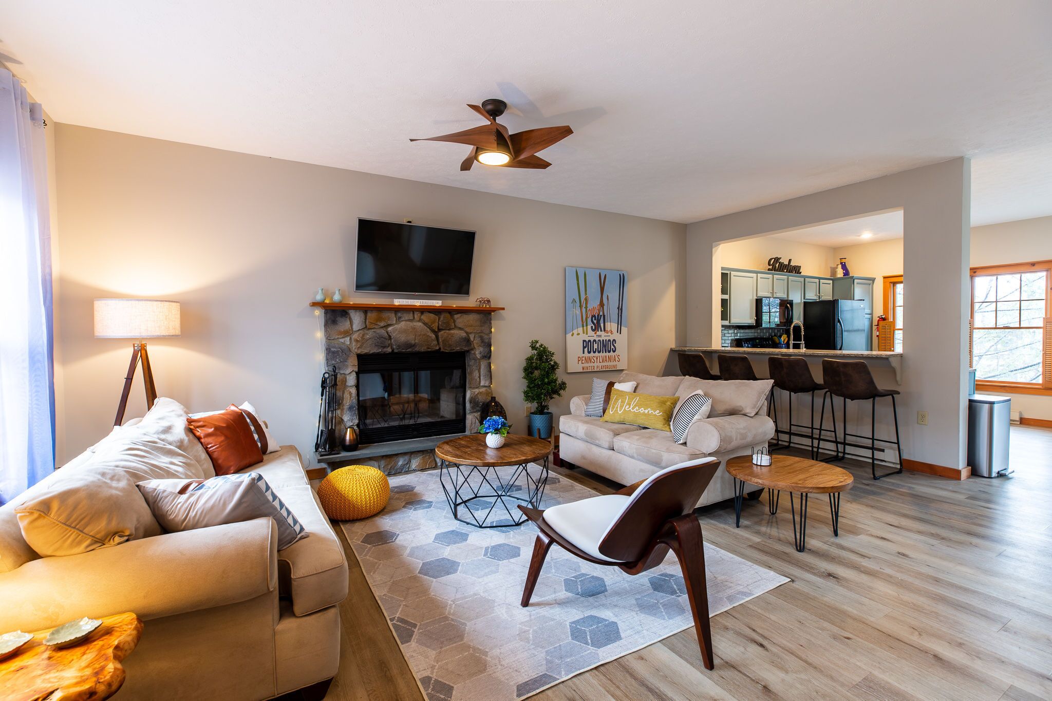 Chic & Comfy Fully Renovated w New Game Room Only 3 minutes to Camelback Resort