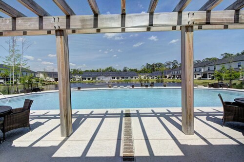 New Beach Townhouse with Pool!  Tennis, Pickleball & Bocce around the corner!