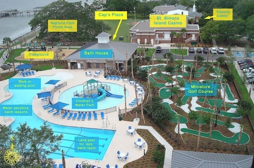 New Beach Townhouse with Pool!  Tennis, Pickleball & Bocce around the corner!