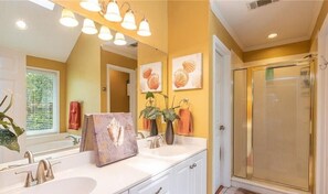 Tina con regadera y tina de hidromasaje 