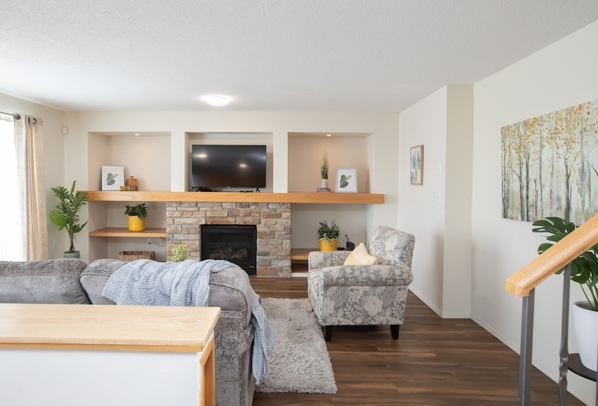 Elegant 6 Bedroom House Close To U Of Manitoba - Winnipeg