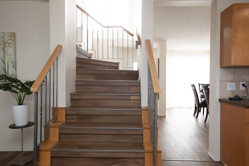 Elegant 6 Bedroom House close to U of Manitoba