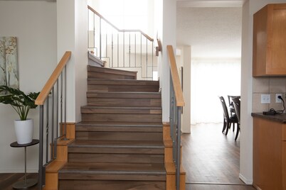 Elegant 6 Bedroom House close to U of Manitoba