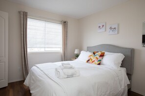 6 bedrooms, desk, iron/ironing board, free WiFi