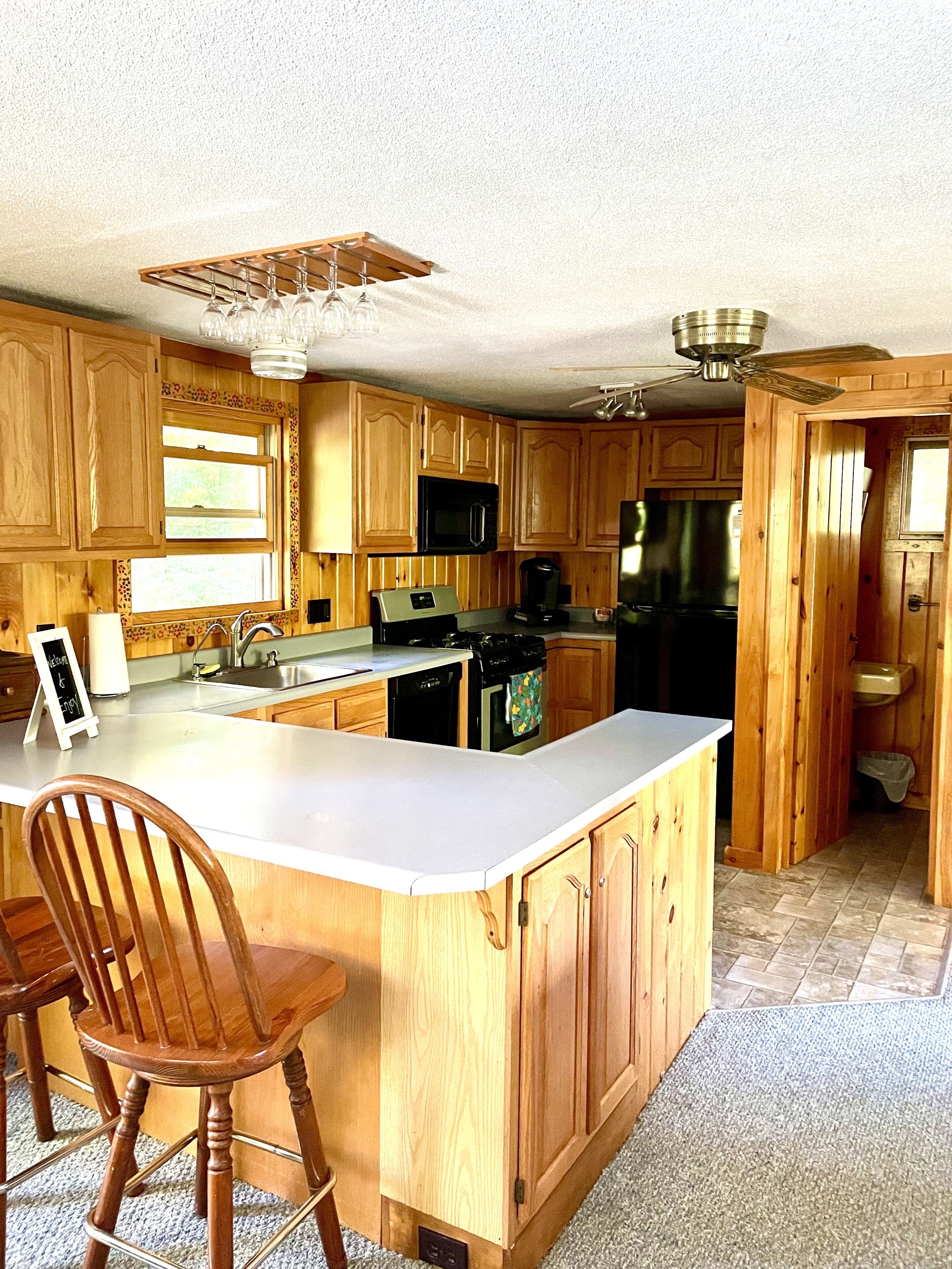 4 bedroom home in Bridgton, Maine. 3 min to Pleasant Mtn. 2 min to Moose  Pond.