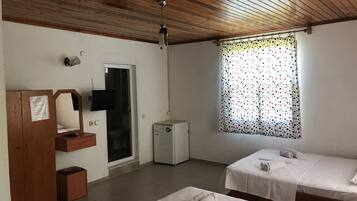 Minibar, free WiFi, bed sheets