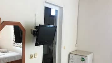 Minibar, free WiFi, bed sheets