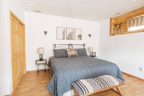 1 habitación, tabla de planchar con plancha, wifi y ropa de cama 
