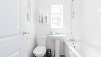 Apartment, Multiple Beds | Bathroom | Combined shower/tub, deep soaking tub, towels, shampoo