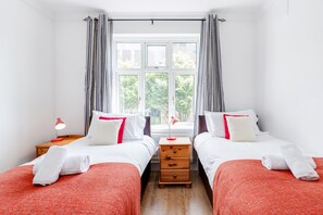 Apartment, Mehrere Betten | 3 Schlafzimmer, Bügeleisen/Bügelbrett, kostenloses WLAN, Bettwäsche
