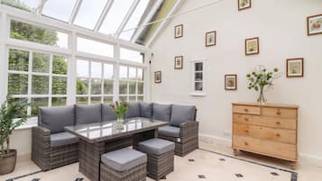 Cottage | Interior