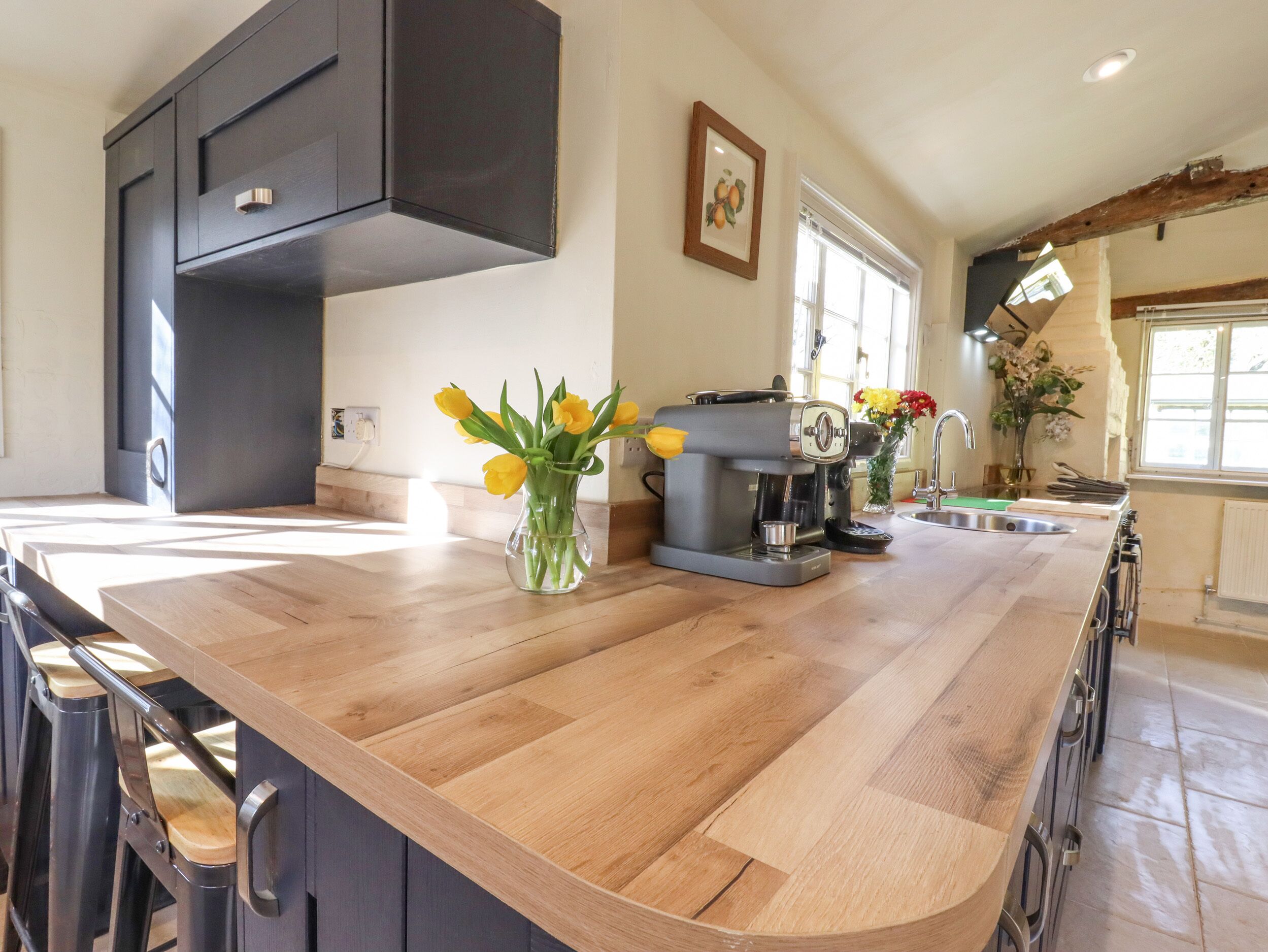 Cottage | Private kitchen | Fridge, dishwasher, electric kettle, toaster