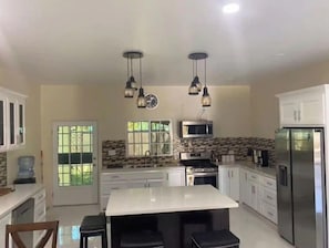 Fridge, microwave, oven, stovetop - Newly spacious, 3 bedroom home, near downtown (Belmopan)