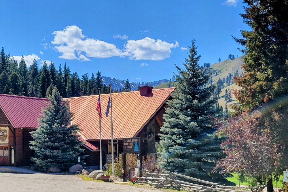 Southfork Lodge Cabin 1