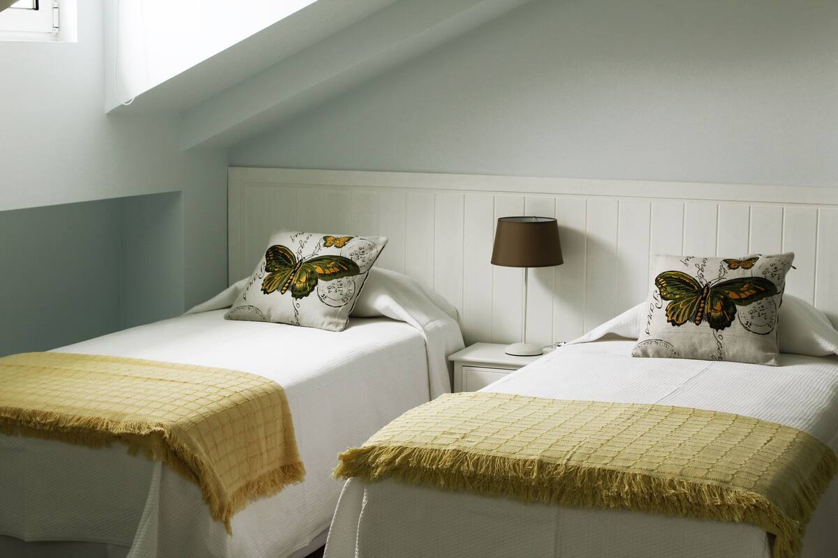 City Apartment | 2 bedrooms, iron/ironing board, free WiFi