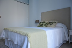 Iron/ironing board, free WiFi - Apartamentos Almeida Garrett (Ponta Delgada)